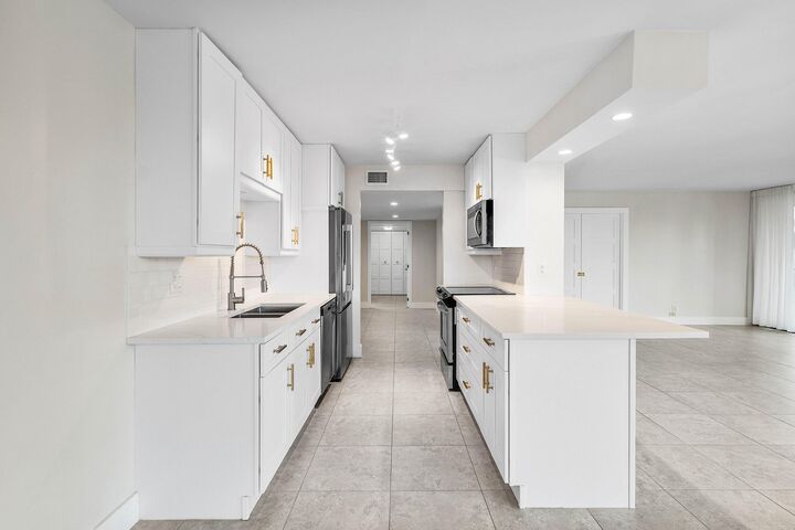 Property Photo:  800 Jeffery Street 201  FL 33487 