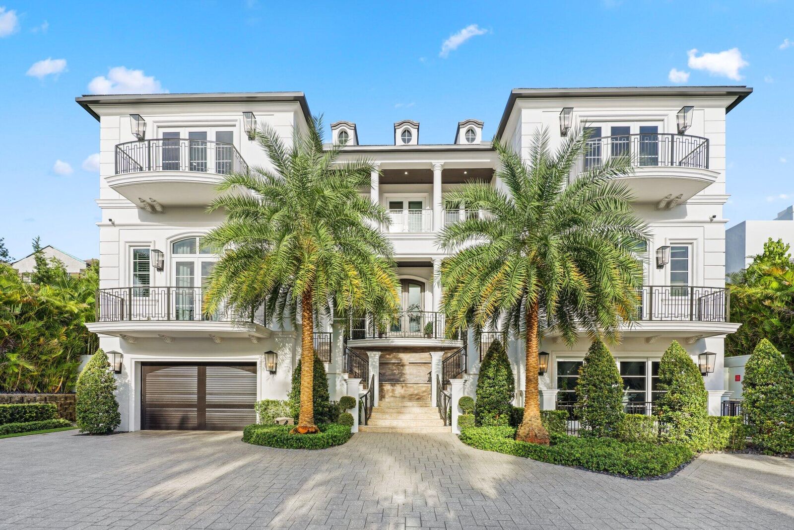 Property Photo: 1001 Hillsboro Mile FL 33062