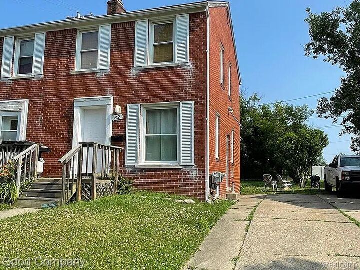 Property Photo:  82 Spokane Drive  MI 48341 