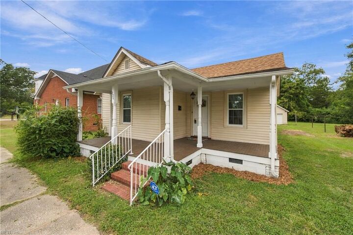 Property Photo:  226 King St  NC 27944 