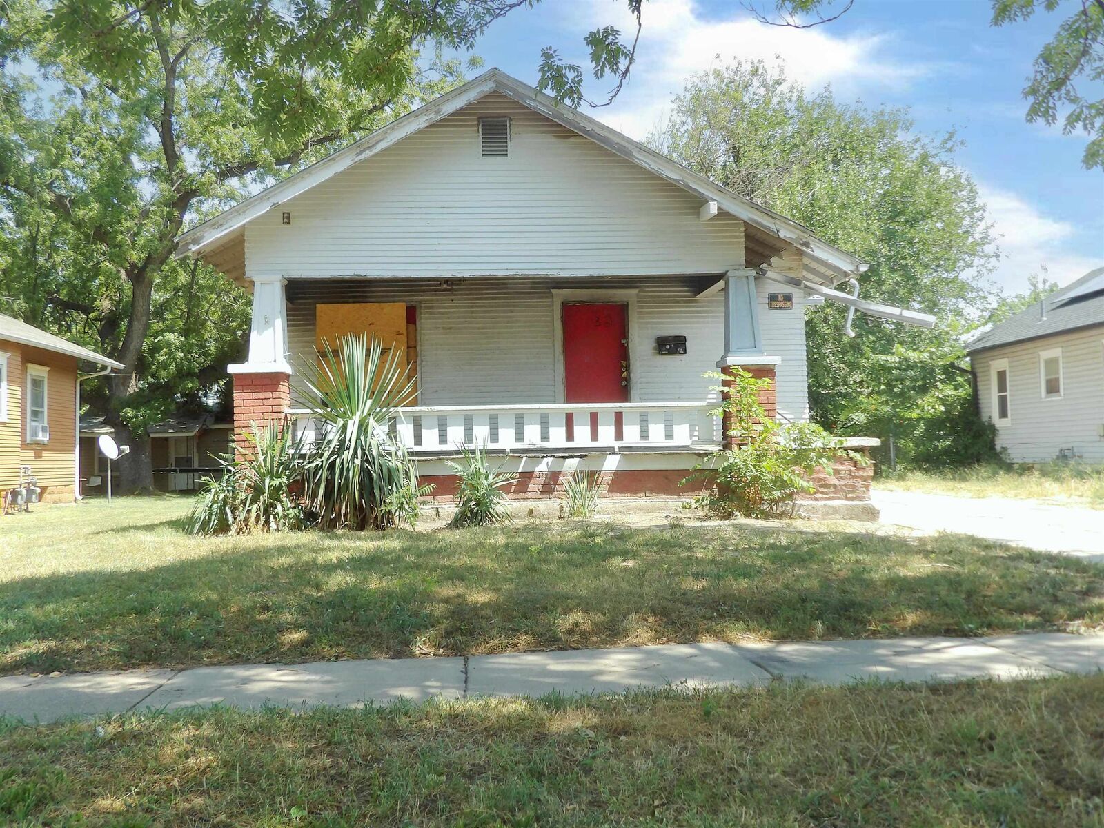 Property Photo:  2032 S Main St  KS 67213 