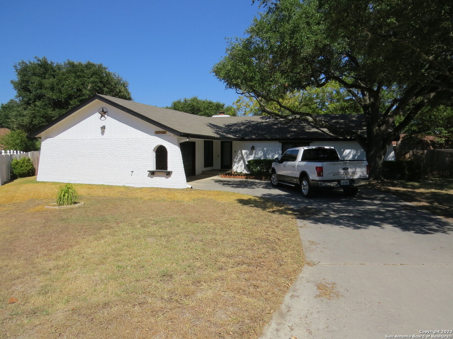Property Photo:  13906 Thebes Cir  TX 78148 