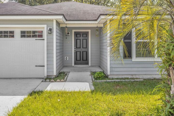 Property Photo: 3050 Breve Dr FL 32209