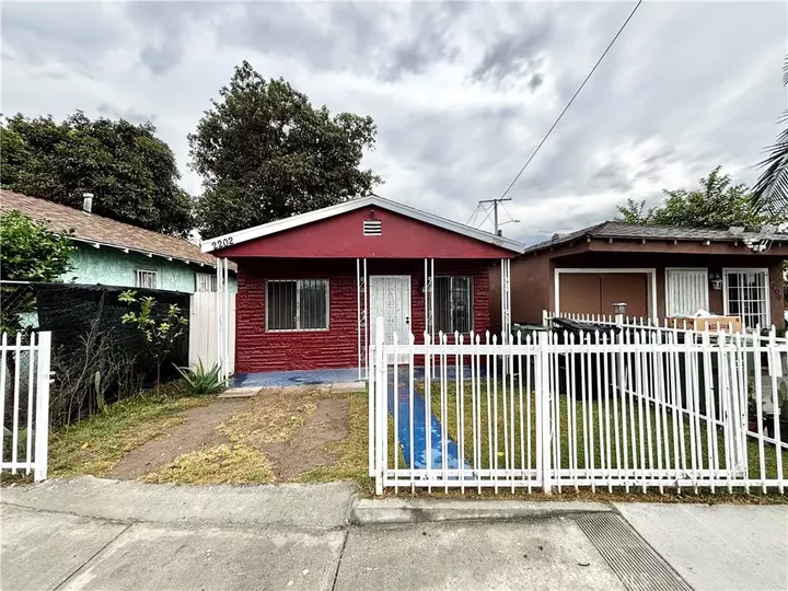 Property Photo:  2202 E Stockwell  CA 90222 