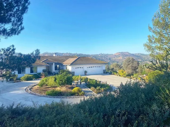 Property Photo:  31255 Via Mariposa Court  CA 92003 