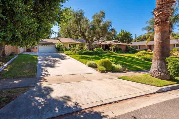 Property Photo: 2200 Archdale St CA 92506