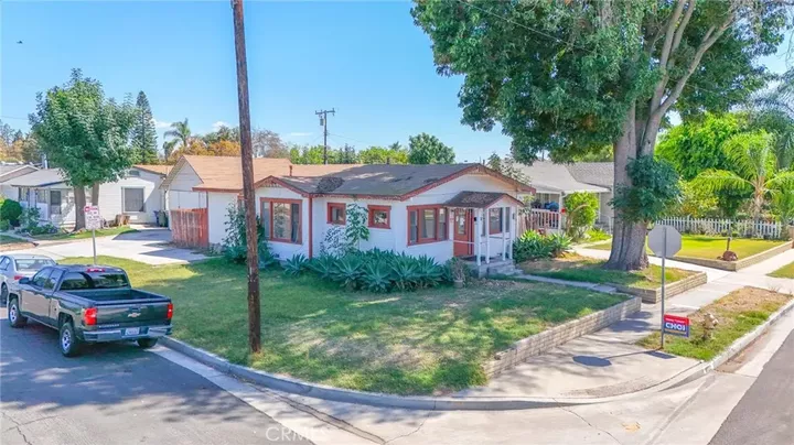 Property Photo:  6122 Homewood Avenue 2  CA 90621 