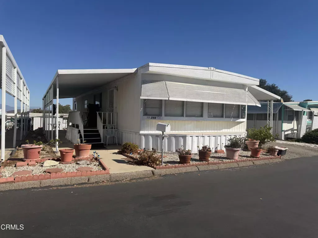 Property Photo:  266 Ortega 266  CA 91320 