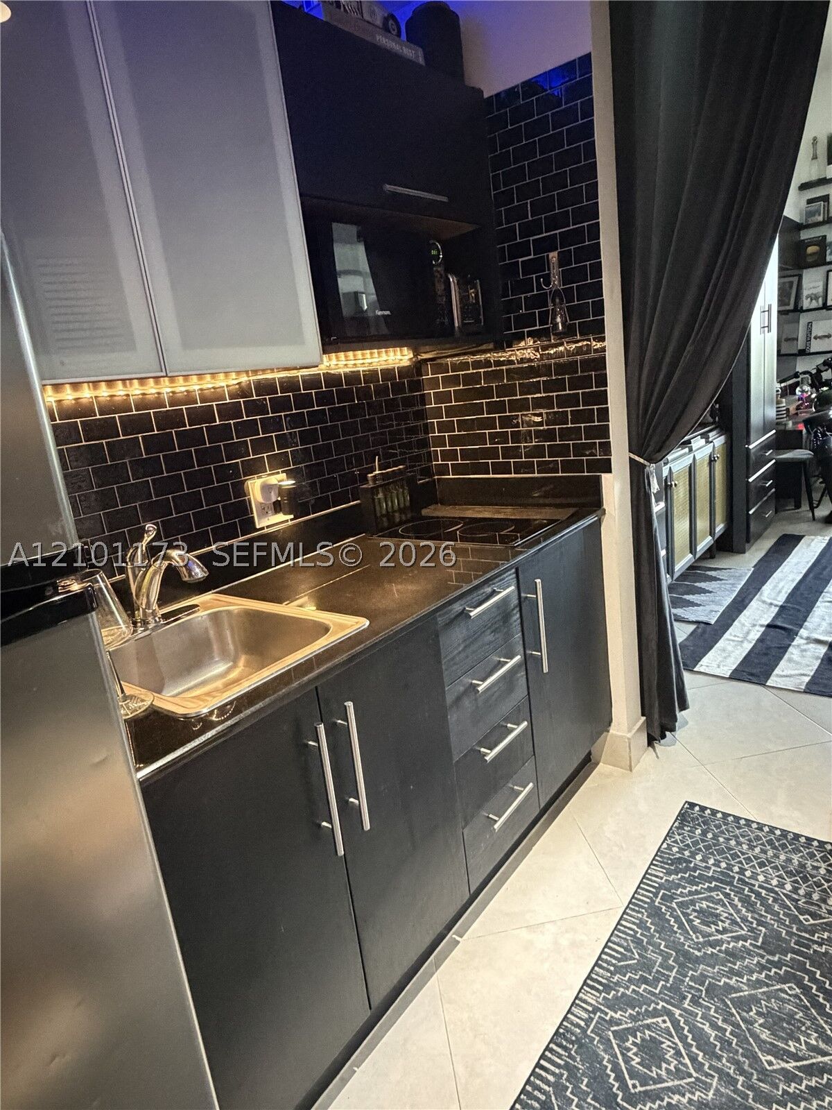 Property Photo:  1750 N Bayshore Dr 1112  FL 33132 