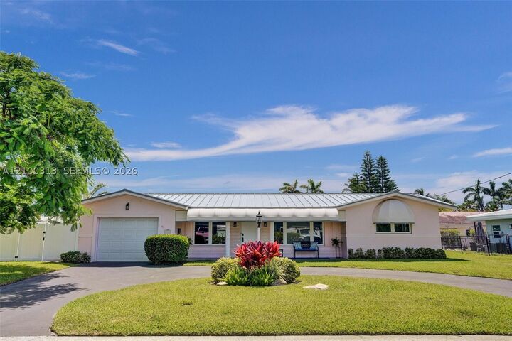 Property Photo: 1014 SE 14th Ave FL 33441