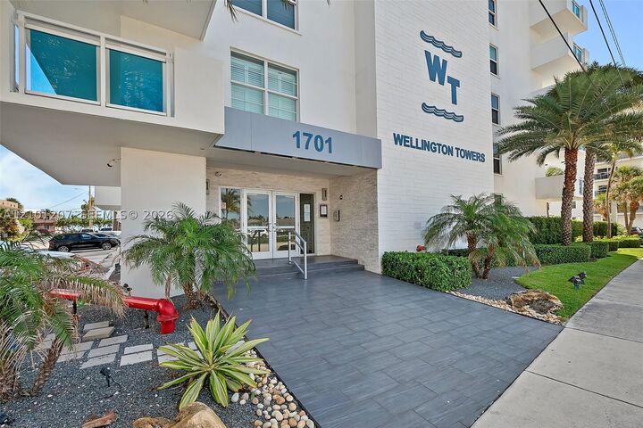 Property Photo:  1701 S Ocean Dr 202  FL 33019 