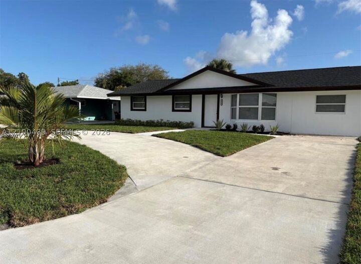 Property Photo:  4318 Crestdale St  FL 33410 