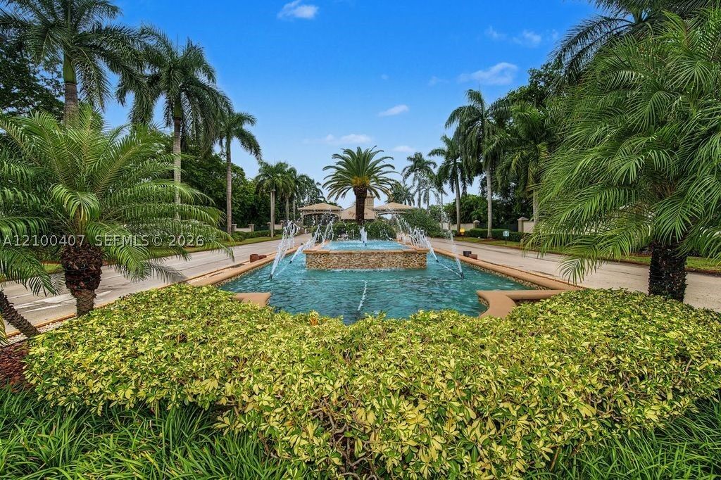 Property Photo: 2304 Lucaya Ln N4 FL 33066