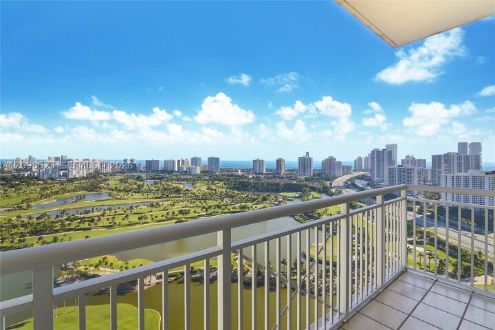 Property Photo:  19501 W Country Club Dr Ph-02  FL 33180 