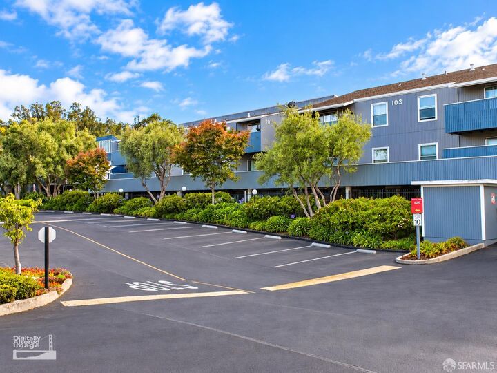 Property Photo:  101 Piccadilly Place F  CA 94066 