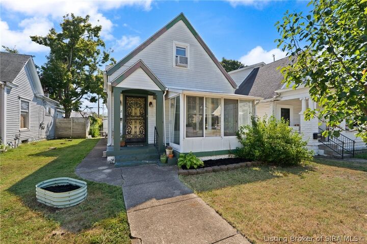 Property Photo:  2402 E Market Street  IN 47150 