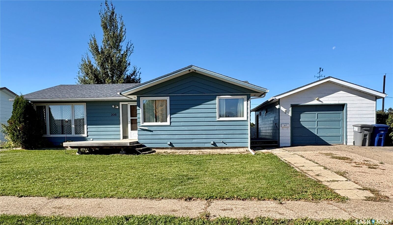 Property Photo:  306 2nd Street W  SK S0L 1T0 
