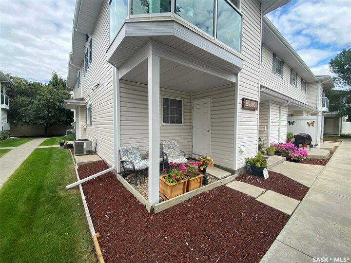 Property Photo:  5440 Rochdale Boulevard  SK S4X 4P1 