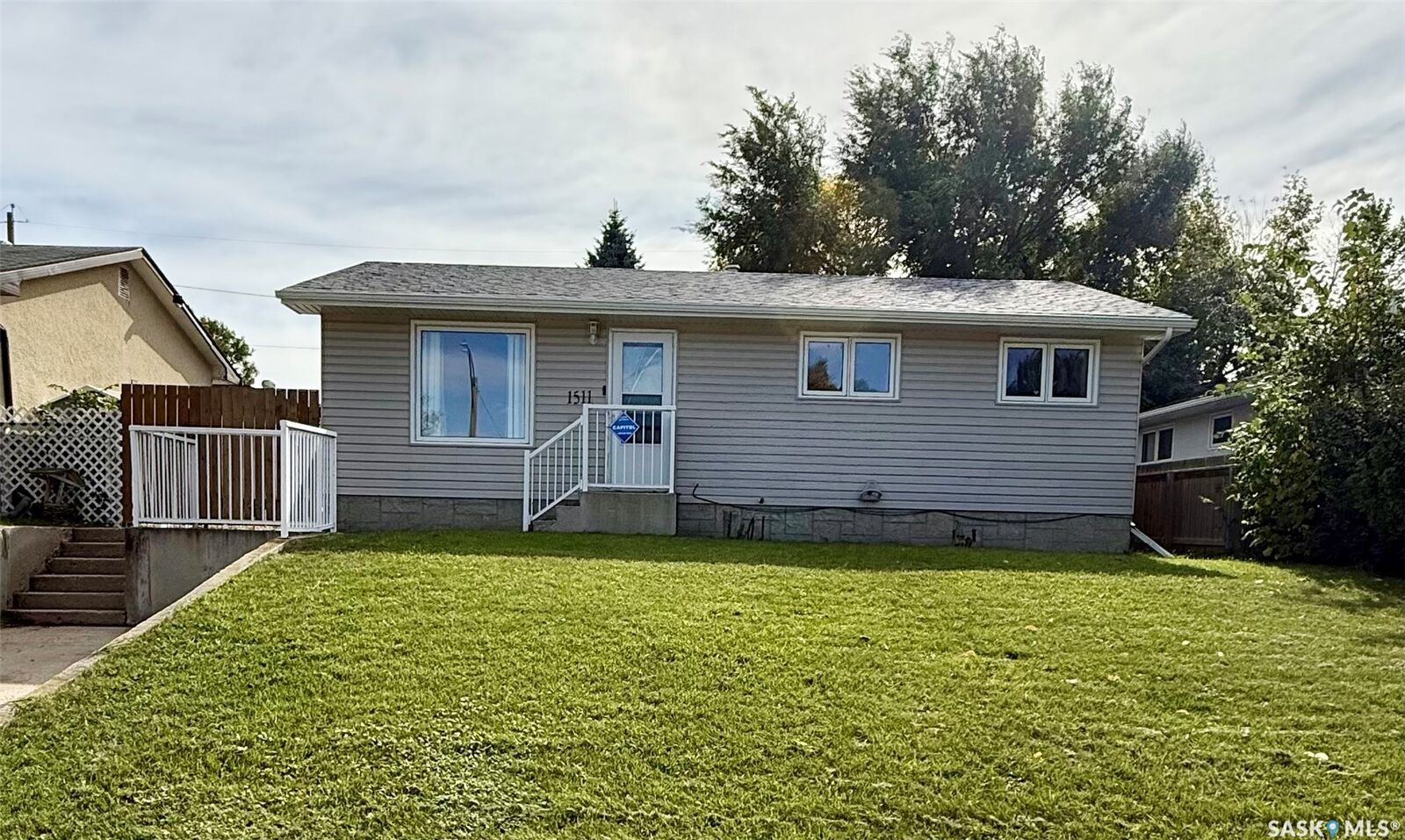 Property Photo:  1511 Grandview Street W  SK S6H 6R4 