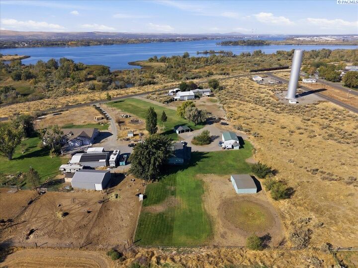Property Photo: 165 Hanson Loop WA 99323