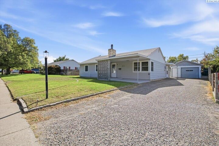 Property Photo:  413 Basswood Ave  WA 99352 