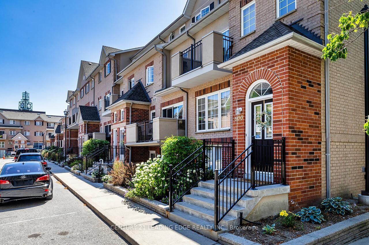 Property Photo: 1400 The Esplanade Drive N 621 ON L1V 6V2