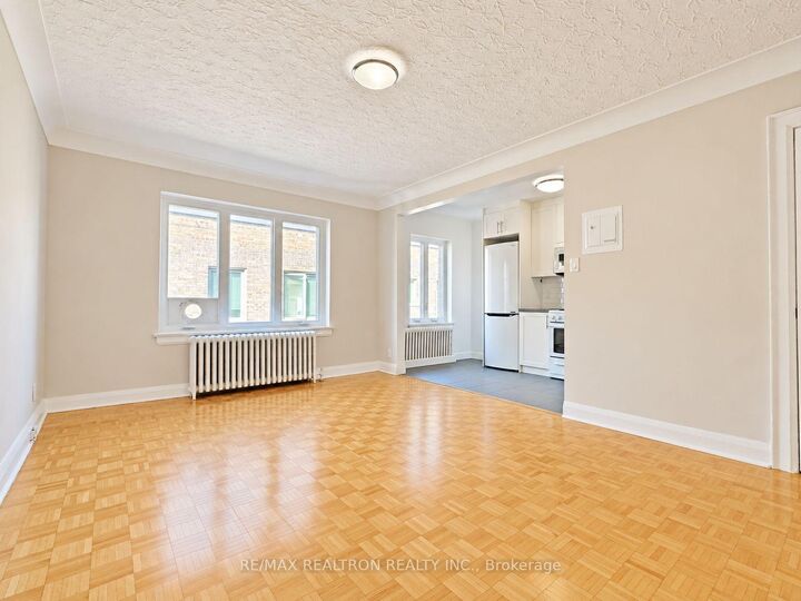 Property Photo:  394 Avenue Road 606  ON M4V 2H4 