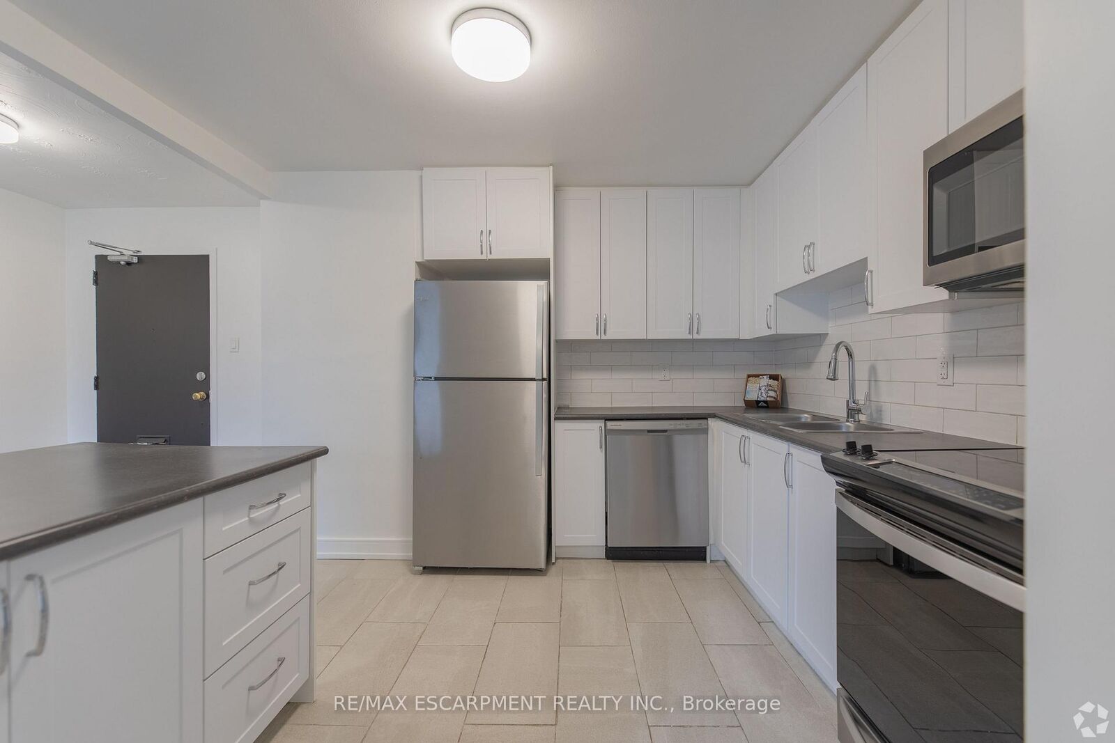 Photo de la propriété: 285 Erb Street W 809 ON N2L 1W4