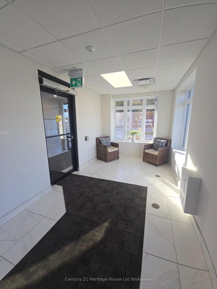 Property Photo: 71 Metcalf Street 401 ON N4S 3E9