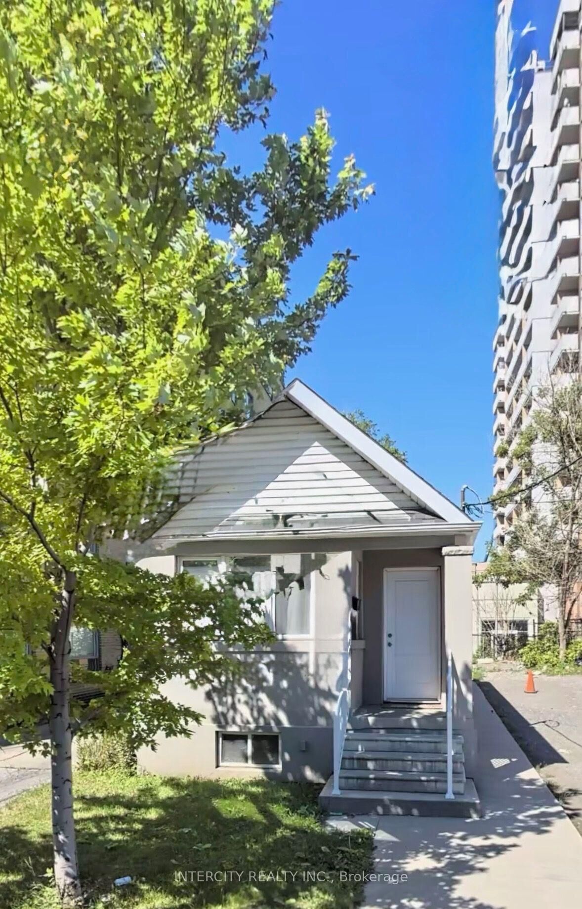 Property Photo:  692 Northcliffe Boulevard Main  ON M6E 3M4 