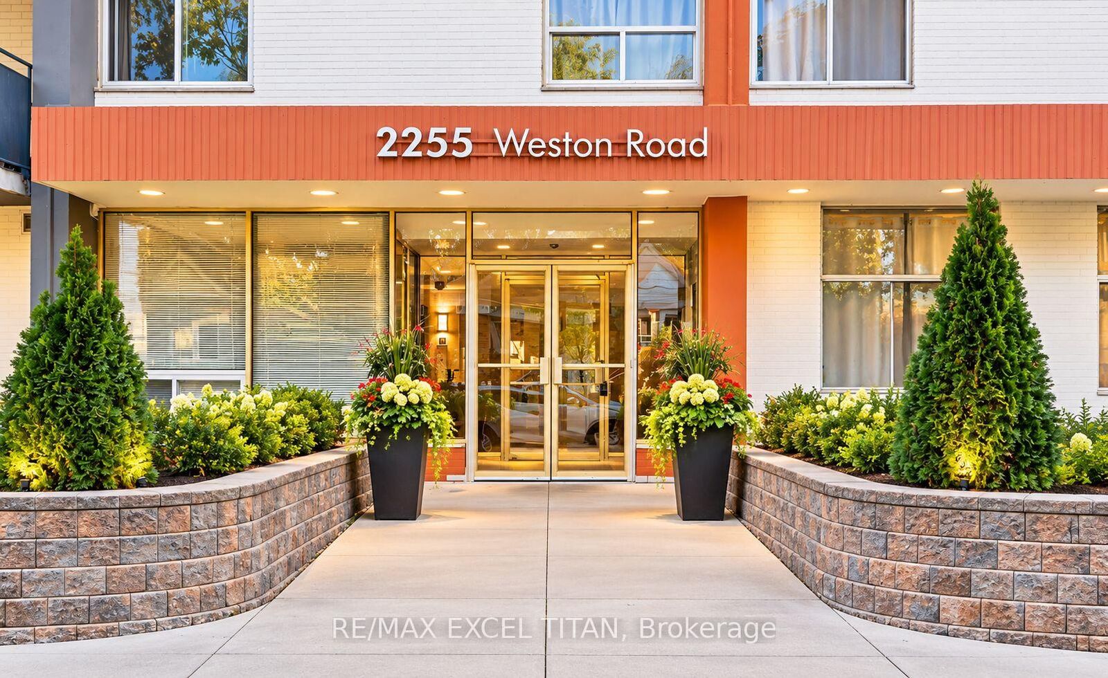 Property Photo:  2255 Weston Road 204  ON M9N 1Y5 