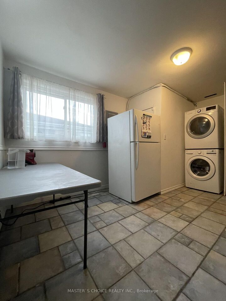Property Photo: 39 Richardson Drive S ON L4G 1Z2
