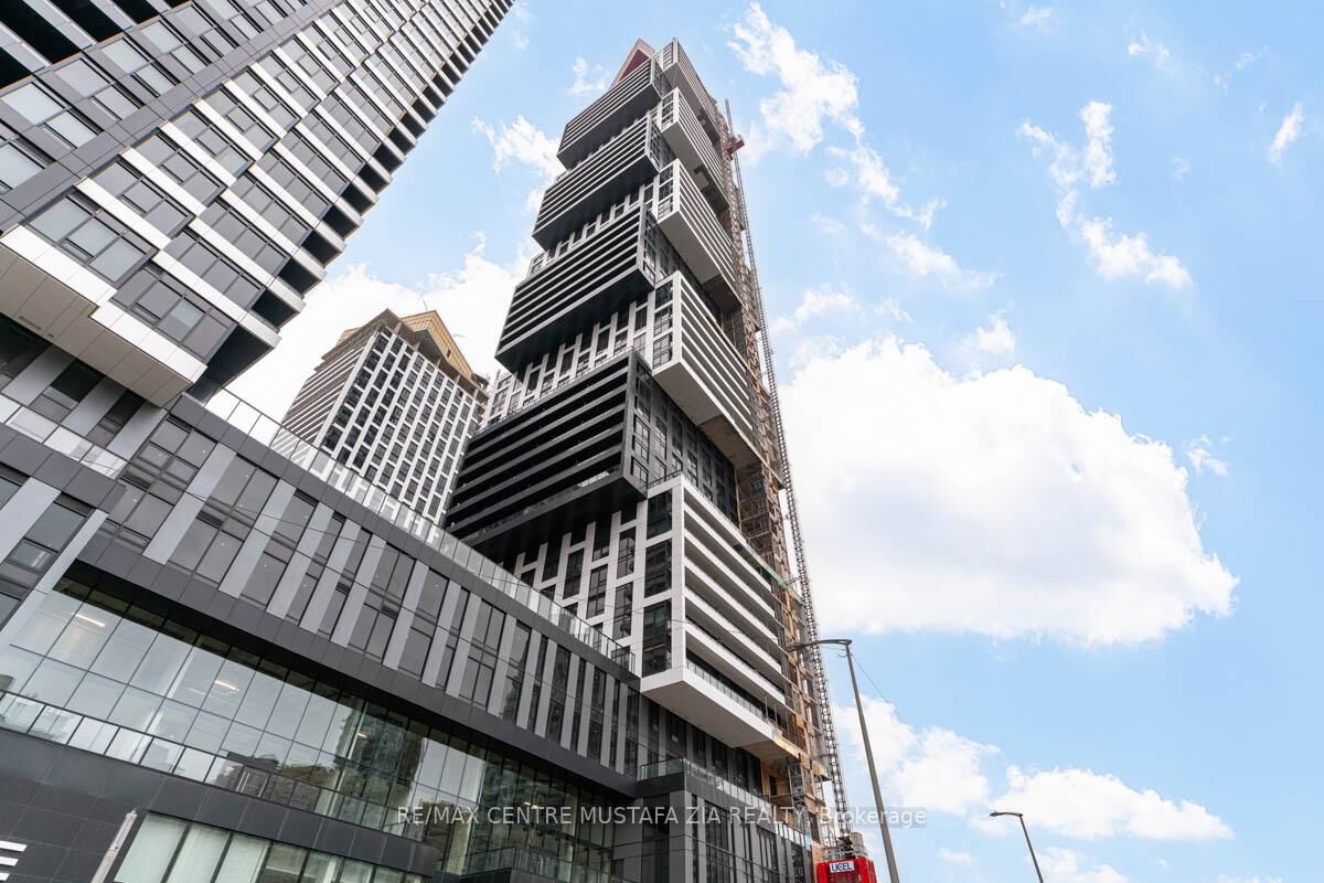 Property Photo:  4015 The Exchange N/A 611  ON L5B 0N9 