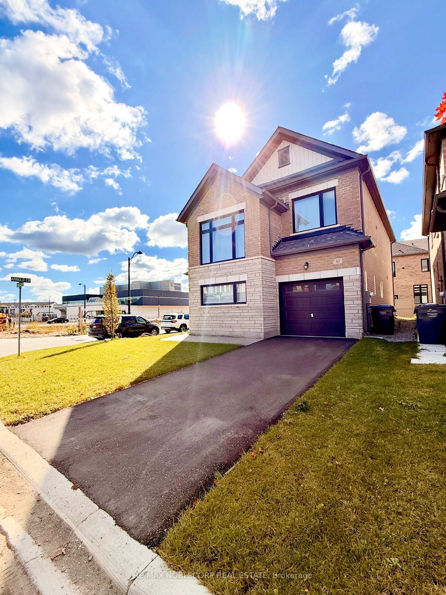 Property Photo:  45 Arnold Circle  ON L7A 5M2 