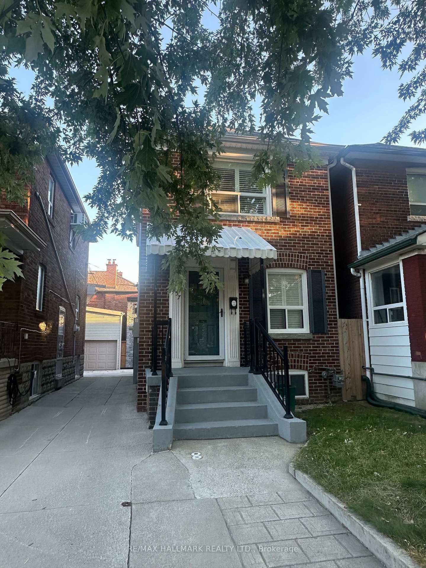 Property Photo:  457 Mortimer Avenue Main &Amp 2nd Floors  ON M4J 2G3 