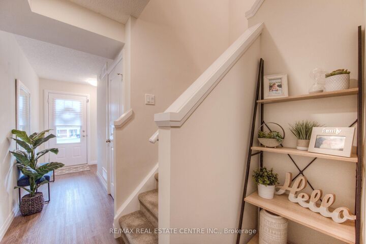 Property Photo:  24 Morrison Road C4  ON N2A 0L1 