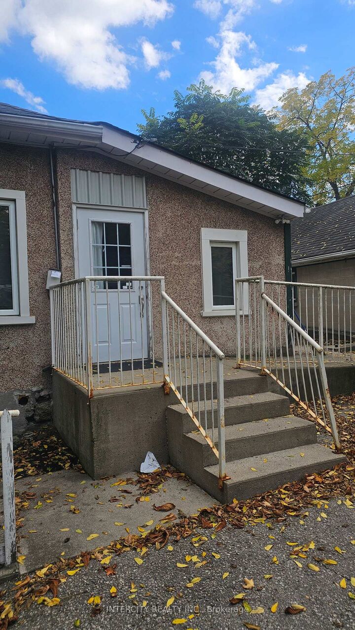 Property Photo:  44 Cardigan Street  ON N1H 3Z4 