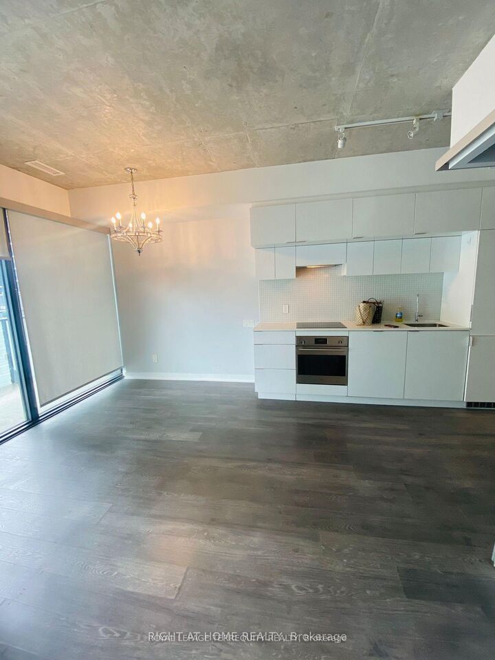 Property Photo: 185 Roehampton Avenue 1502 ON M4P 0C6