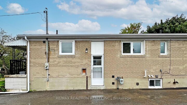 Photo de la propriété:  244 Browndale Crescent Bachelor Unit #Bsmnt  ON L4C 3J1 