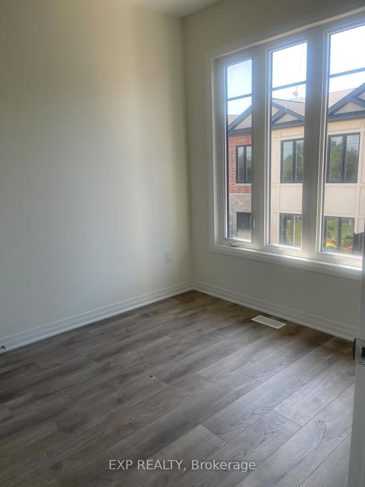 Property Photo:  726 Front Royal Street 9  ON L4Y 0C8 