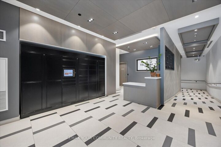 Property Photo:  430 Roncesvalles Avenue 404  ON M6R 0A6 