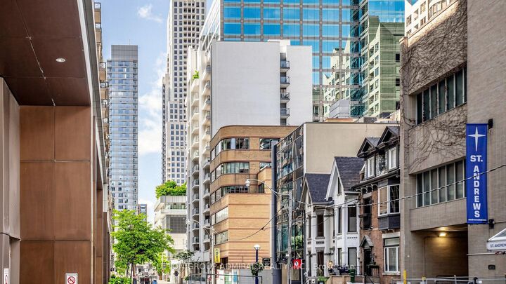 Property Photo:  30 Hayden Street 701  ON M4Y 3B8 