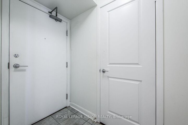 Property Photo: 190 Borough Drive 2806 ON M1P 0B6