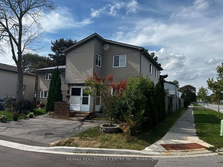 Property Photo: 1 Hawkins Court ON L6S 2N7