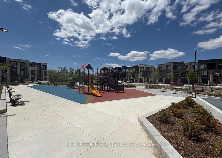 Property Photo:  10 Flavelle Trail 907  ON L4L 0M9 