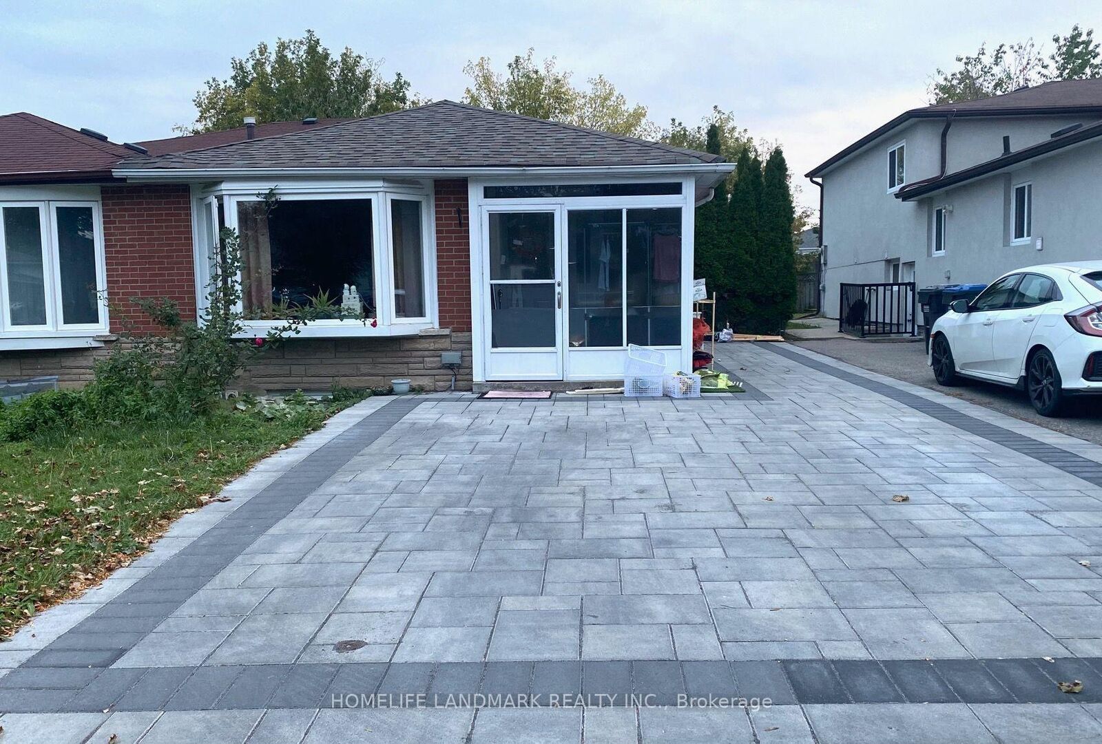 Property Photo:  3320 Grechen Road Lower  ON L5C 1X9 