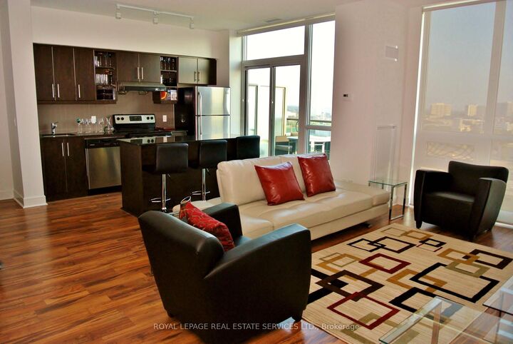 Property Photo:  35 Brian Peck Crescent Ph 14  ON M4G 0A5 