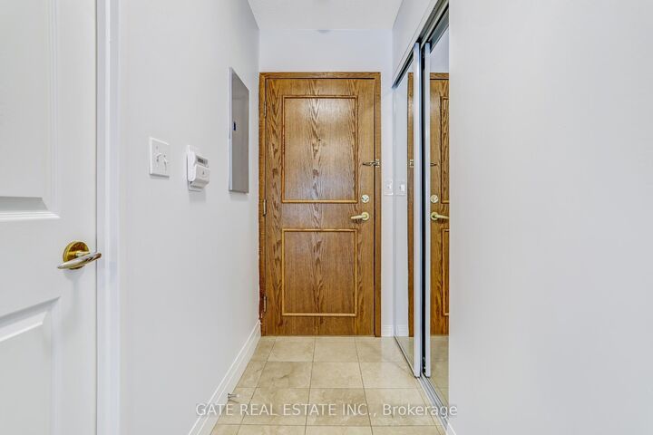 Property Photo: 8 Lee Centre Drive 1111 ON M1H 3H8