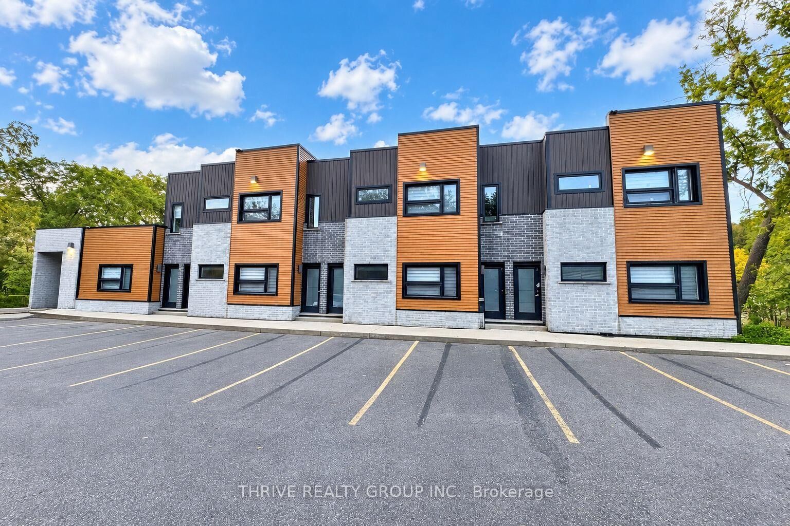 Property Photo:  147 Pond Mills Road S 5  ON N5Z 3X3 