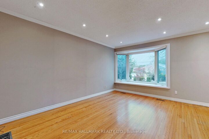 Property Photo:  16 Knowles Crescent  ON L4G 1Z7 